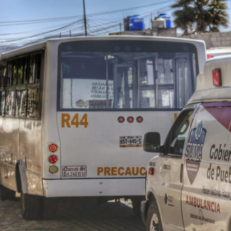 Pobladores golpean a chófer en Puebla tras herir a menor de edad