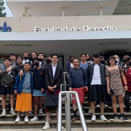 Alumnos y maestro se visten con faldas como experimento social en Universidad de Veracruz – El Sol de Puebla