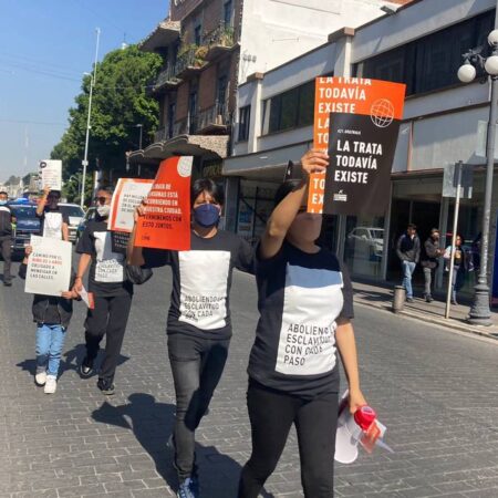 Marchan por la calles de Puebla para concientizar sobre la trata de personas – El Sol de Puebla