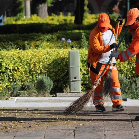 Protestan naranjitas por segundo día ante despido de compañera – El Sol de Puebla