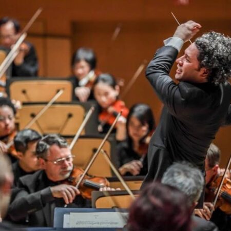 Todo un rockstar: Gustavo Dudamel cobrará más de 5 millones por presentarse en el Cervantino – El Sol de Puebla