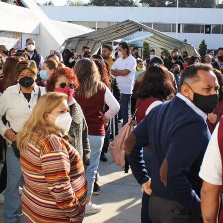 Trabajadores realizan paro de labores en la SEP Puebla – El Sol de Puebla