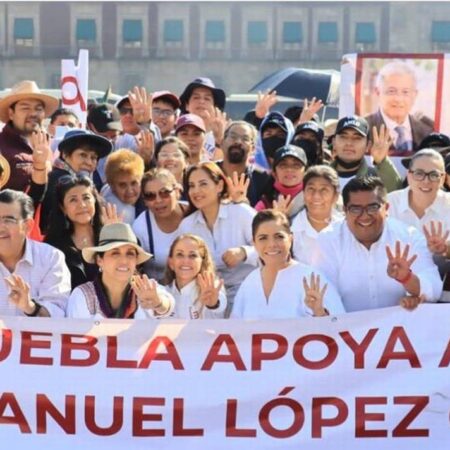 Morenistas de Puebla asisten a marcha a favor de AMLO – El Sol de Puebla
