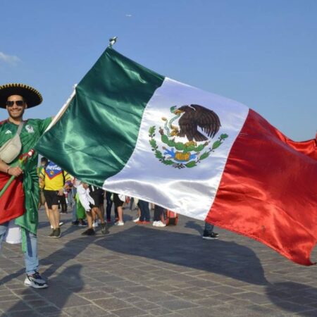 Video: Al ritmo de La Chona, mexicanos en Qatar montan la primera fiesta nacional – El Sol de Puebla