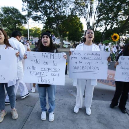 Alumnos de Medicina BUAP marchan para exigir justicia tras la muerte de Thais Madelene – El Sol de Puebla