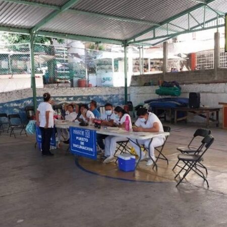 En Tierra Caliente rechazan vacunas caducas contra Covid-19 – El Sol de Puebla