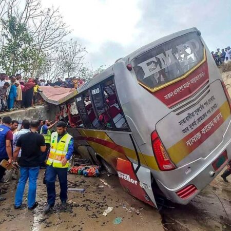 Caída de autobús a zanja en Bangladesh deja 19 muertos y 12 heridos – El Sol de Puebla