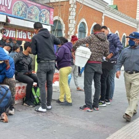 Migrantes engañados por polleros intentan cruzar a la fuerza a EU por el puente Paso del Norte – El Sol de Puebla