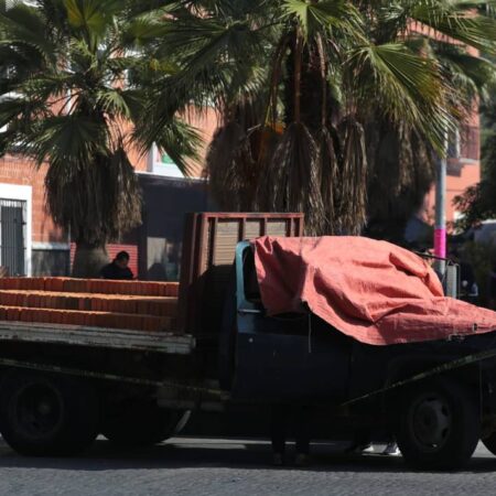 Muerte sorprende a ladrillero en su camioneta frente al Teatro Principal – El Sol de Puebla