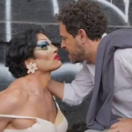 Eduardo Barajas viste la doble piel de una drag queen en El amor invencible – El Sol de Puebla