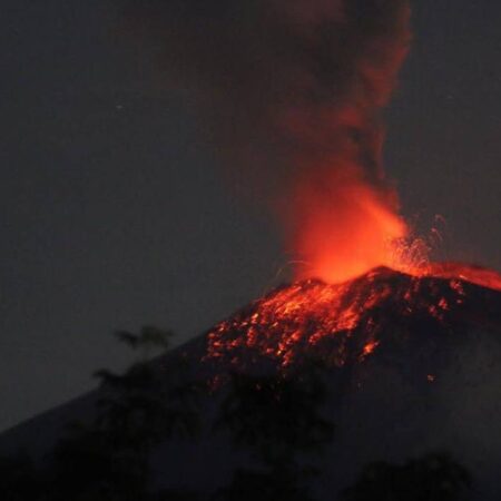 Popocatépetl expulsa fragmentos incandescentes en la madrugada de este lunes – El Sol de Puebla