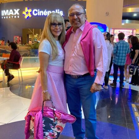 Vestidos de rosa fans llenan las salas de cine en Puebla – El Sol de Puebla