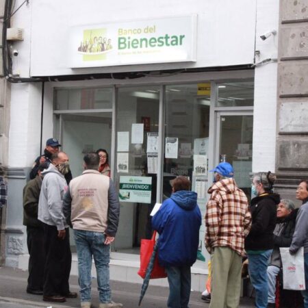 Sin dinero cajero del Banco Bienestar Puebla, adultos esperan horas – El Sol de Puebla