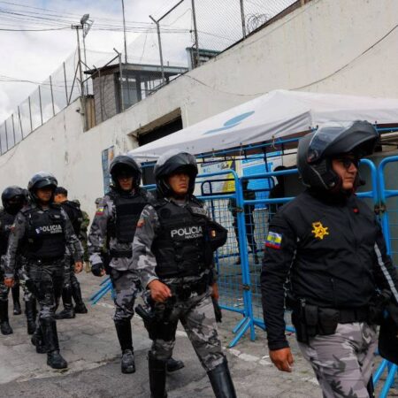 Embajadora de México en Ecuador pide a connacionales evitar traslados no esenciales – El Sol de Puebla