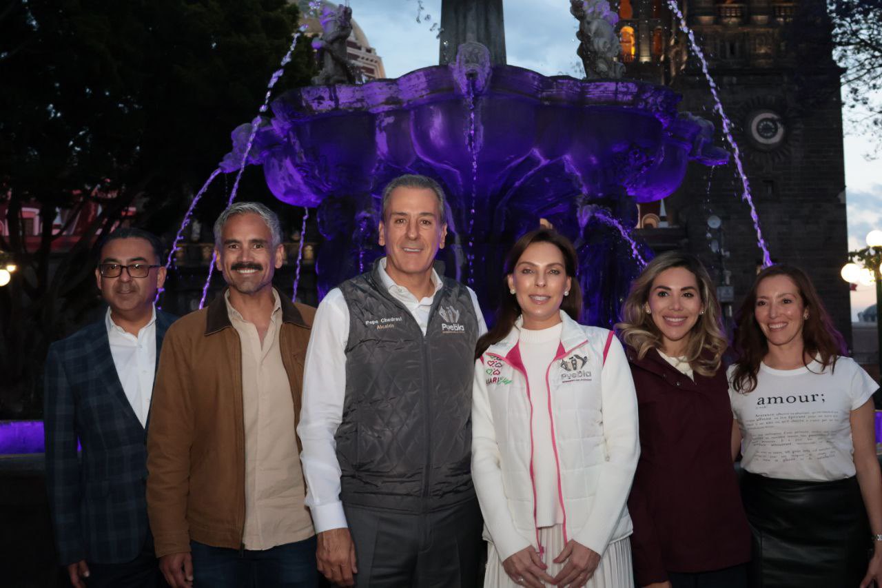 Chedraui ilumina de morado 68 fuentes en Puebla por igualdad de género